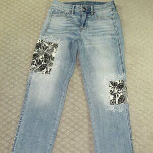 White House Black Market Women's Size 00 Straight Crop Floral Patch Embroidered